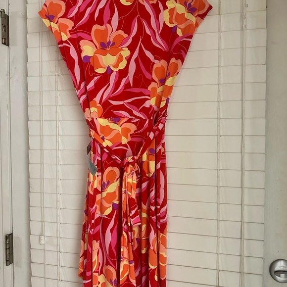 Floral Wrap Dress in Red and Orange - Picture 4 of 8